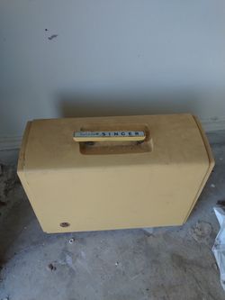 Older Model Singer Sowing Machine