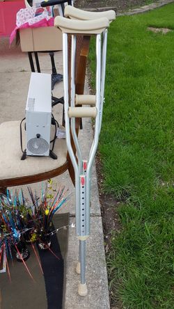 Rubbermaid Push Button Aluminum Crutches $20