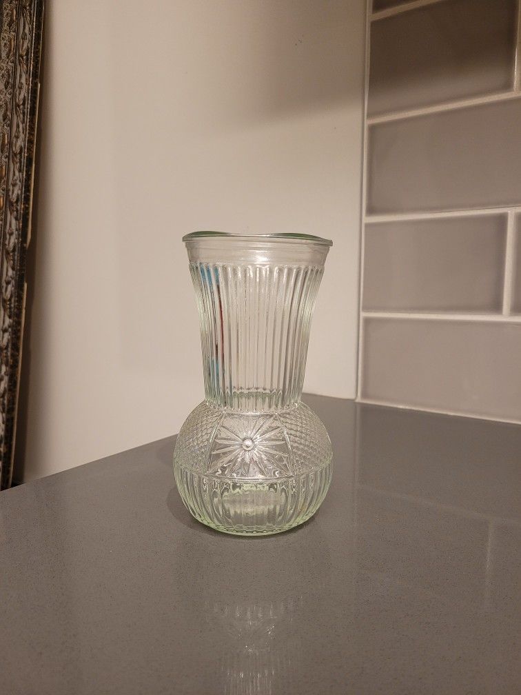 Beatiful Vintage Clear Glass Vase 6 & 1/4" high