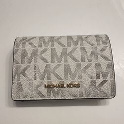 Michael Kors Jet Set Travel Wallet