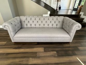 Luxury Tufted Chesterfield Sofa – Light Gray – Excellent Condition