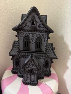 WELL DRESSED HOME LED HAUNTED HOUSE