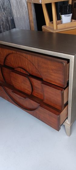 3 Drwar Cab Delivery Available 