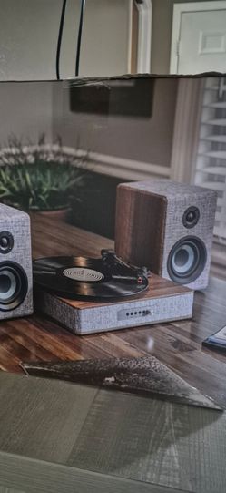 Crosley Aria 3 speed shelf system EPIC BASS!