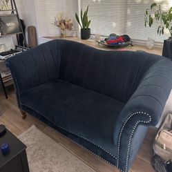 Vintage-style Dark Blue Velvet Couch 