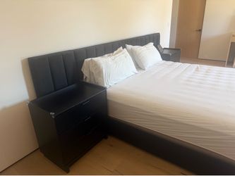 King bed with two night stands