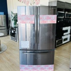 Samsung - 28 cu. ft. Large Capacity 3-Door French Door Refrigerator with AutoFill Water Pitcher - Black stainless steel D6K