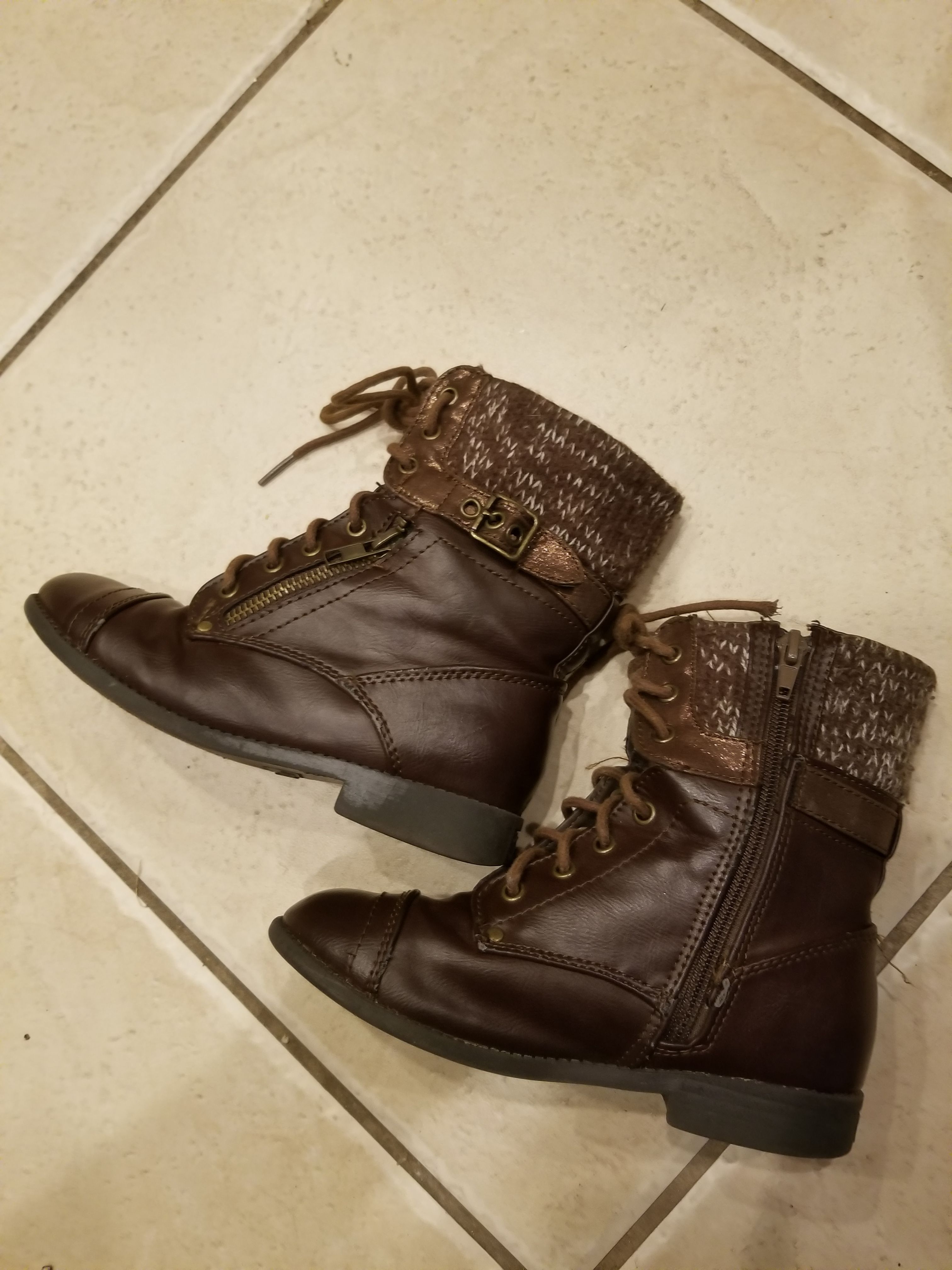 Girls size 1 Justice boots excellent condition
