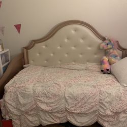 Girl Twin Bed W Armoire 