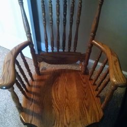 Farm House Style - Beautiful - unique design - Wood rocking chair