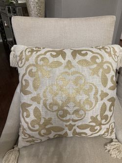 reduced! Gorgeous, Designer, Gold, And Ivory Decorator Pillows