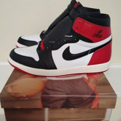 Deadstock Jordan Retro 1 Black Toe Remastered Sz 11 brand new in box comes with original receipt 100% Authentic
