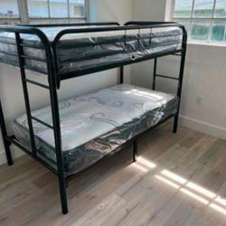 BUNKBED TWIN TWIN SIZE WITH MATTRESS AND BOX SPRING 