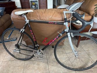 GIANT.     CADEX.  980. C. Carbon.  Road bike