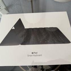 Apple Smart Keyboard for iPad (7th/8th/9th generation), iPad Air (3rd generation) and 10.5-inch iPad Pro - US English