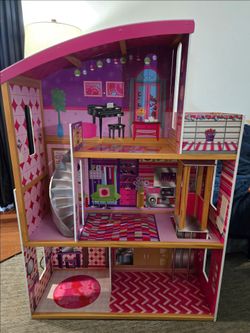 DOLL HOUSE
