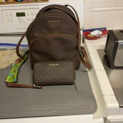 MICHAEL KORS Backpack Style Purse And Wristlet Wallet