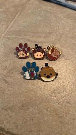 Disney pin set