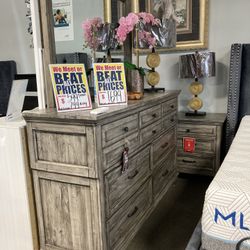 Dresser+mirror And Nightstand 👑😍 $1,599