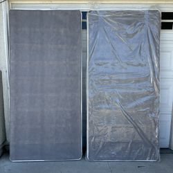 King Size Spring Box Dimensions: 79”x75” Thickness: 4 inches Good work Like New Condition