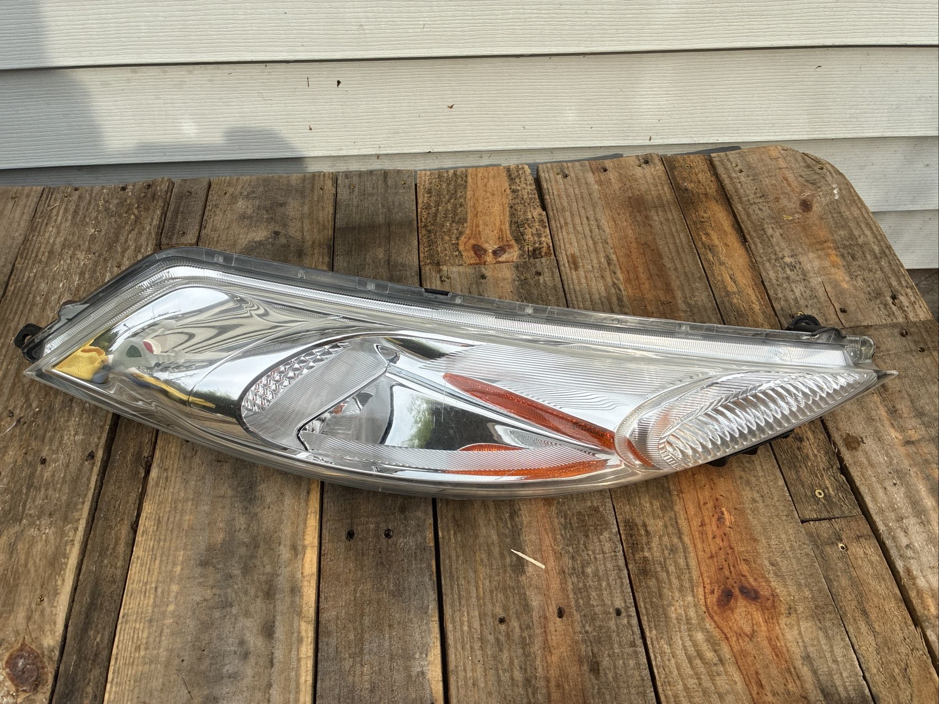 11-14 Nissan Juke Passenger HL W/bulbs.  