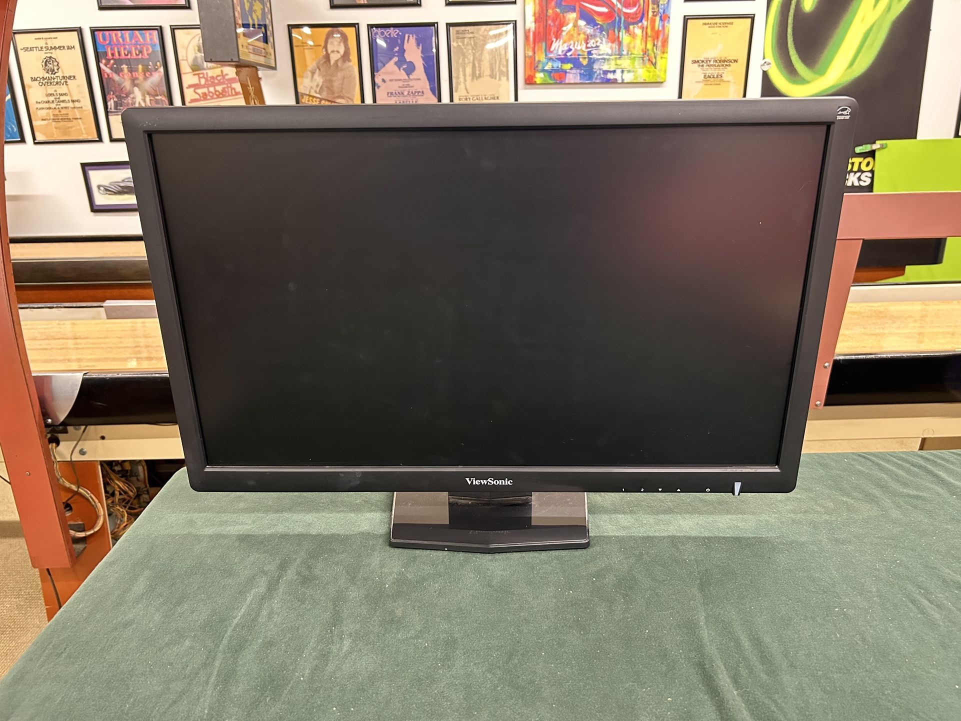 27 inch Computer Monitor  (gently Used)