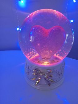 Heart light snowglobe