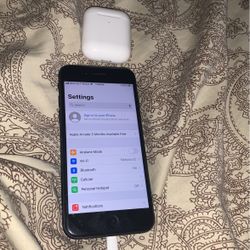 iPhone 7 Factory Unlocked 32GB W/ AirPods 220