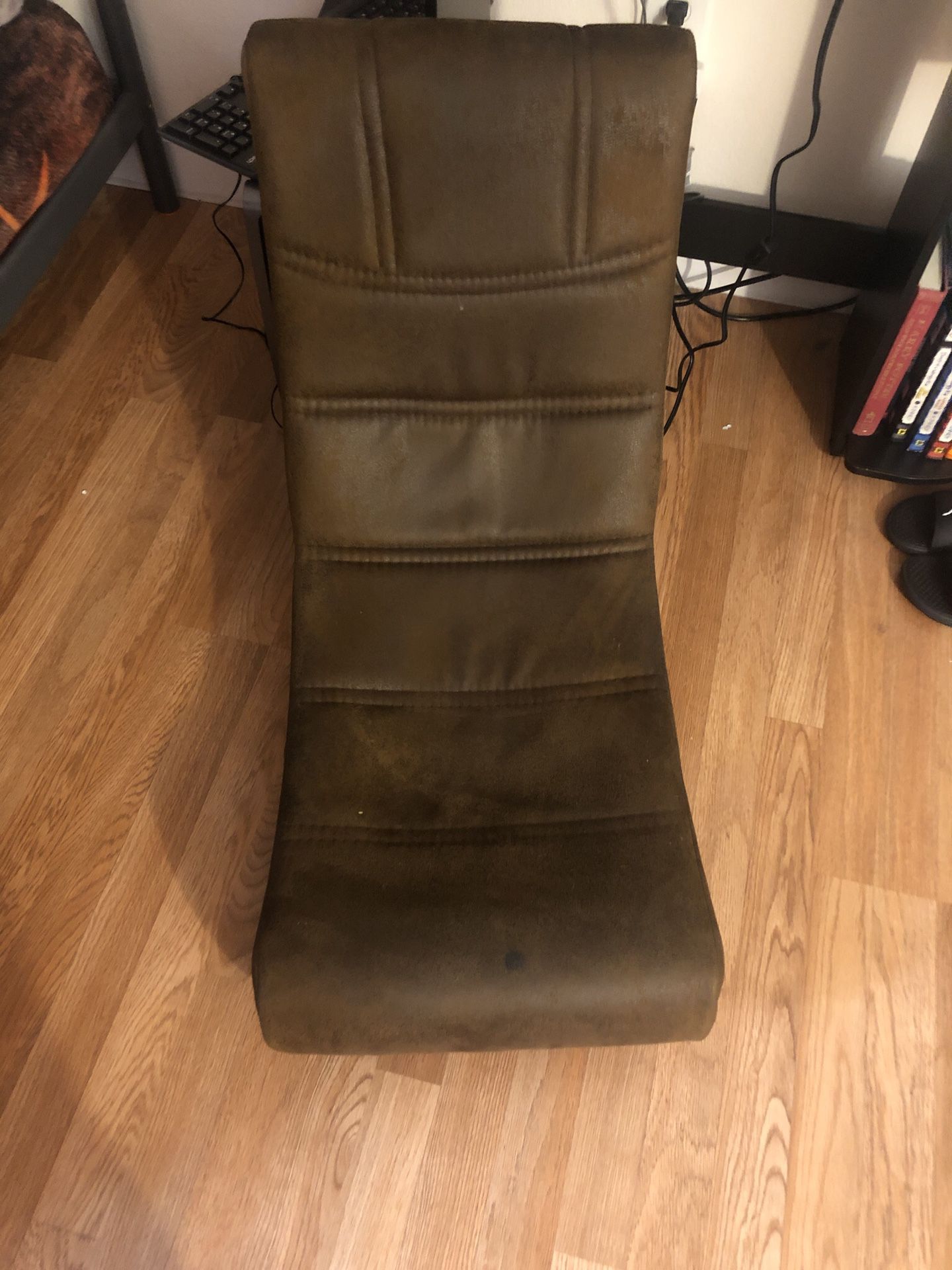 Gamer recliner chair with speakers