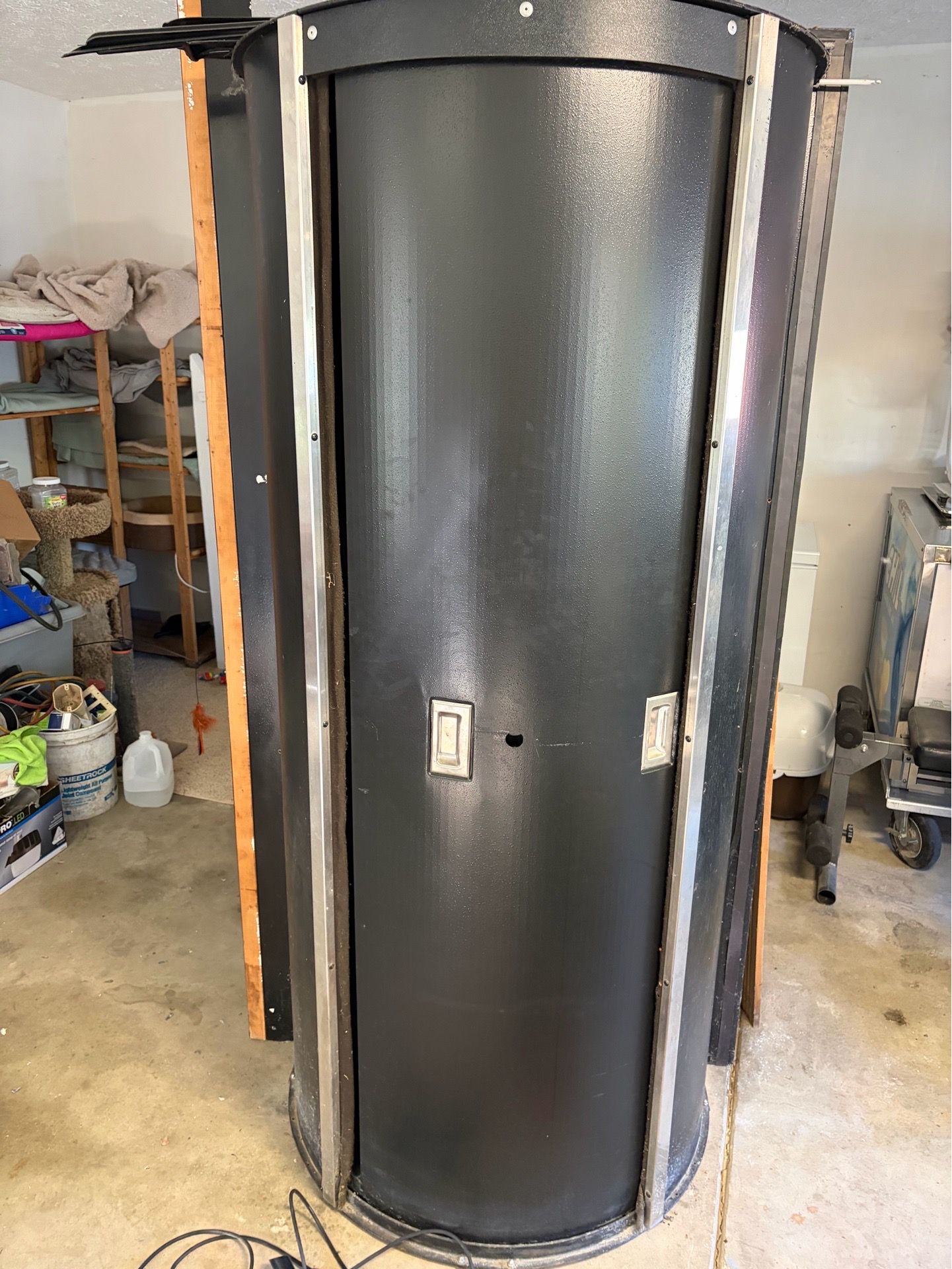 Rotating locking door