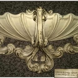 VINTAGE ORNATE UNIVERSAL STATUARY CHICAGO 1958 HANGING WALL SHELF POCKET PLANTER FLOWER  POT ACCENT DECOR DISPLAY COLLECTABLE