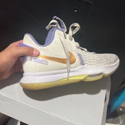  Basketball Shoes