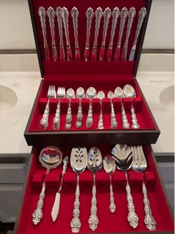 Vintage Oneida Community Silverplate Flatware Set 93 Pc w/ Chest