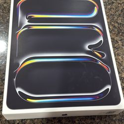 Apple ipad pro M5 13 inch brand new 256 gb wifi plus cellualr 