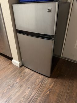 Mini Fridge / Freezer