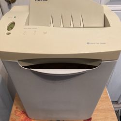 Royal Crosscut Paper & Credit Card Shredder
