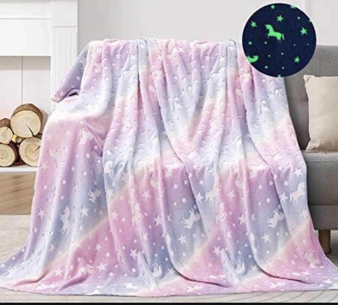 New Unicorn Glow In The Dark Blanket. Pink, Purple, Blue 