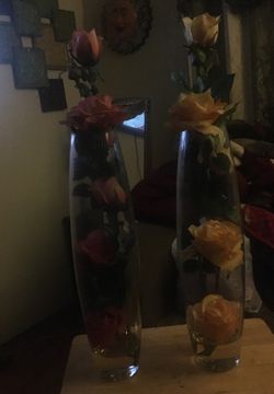 2 large flower vases with decorative fake flowers