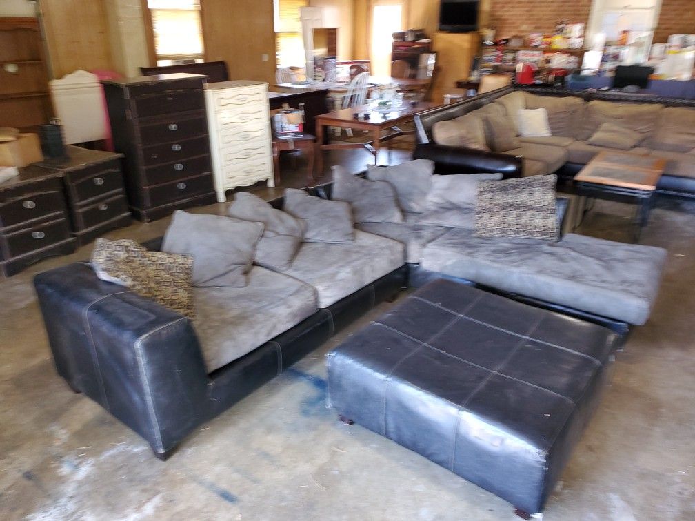 Sectional couch with ottoman