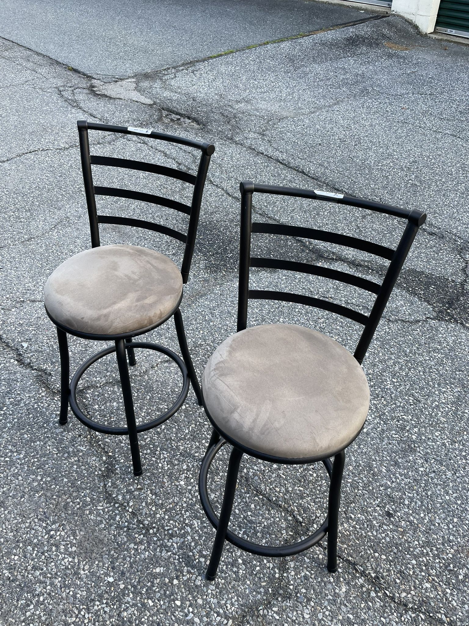 2 High Bar Stools