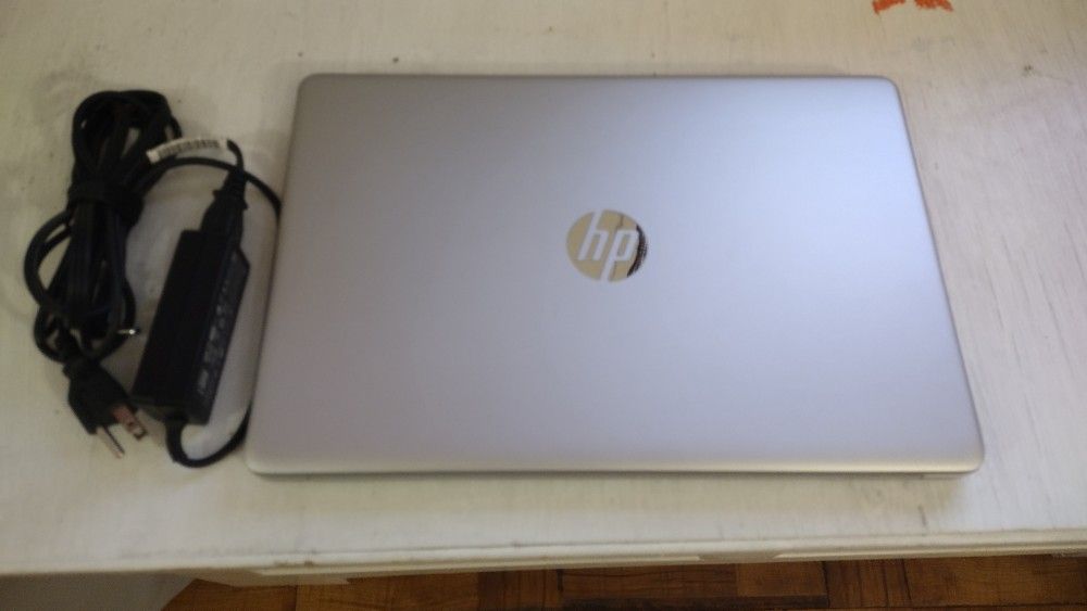 HP Notebook 15-dy1024wm

