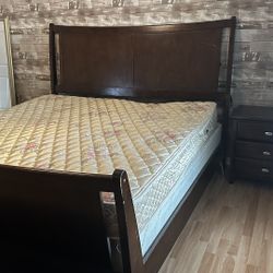 Complete King Bedroom Set – Includes Everything!