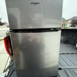 Whirlpool Mini Fridge 