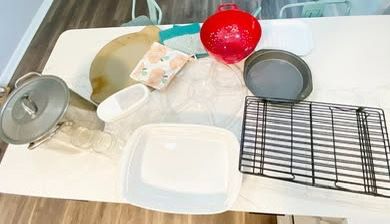 *****MISC KITCHEN ITEMS: POTHOLDERS, COOKING POT, DISH PAN, STRAINER, PIZZA STONE, ETC. (USED)*****
