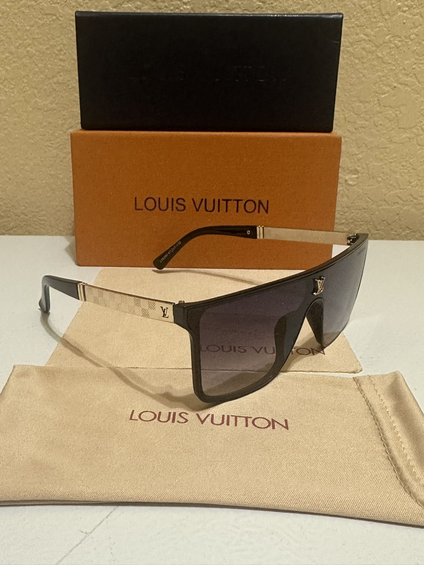 Louis Vuitton Unisex Sunglasses Like New