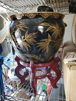 Oriental Vase/planter 