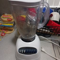 Used and old blender, but it works well  