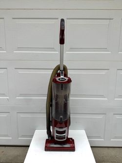 Shark - A well-known American brand of upright vacuum cleaners / Complete set of accessories