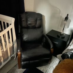 Black Leather Lazy Boy Recliner 