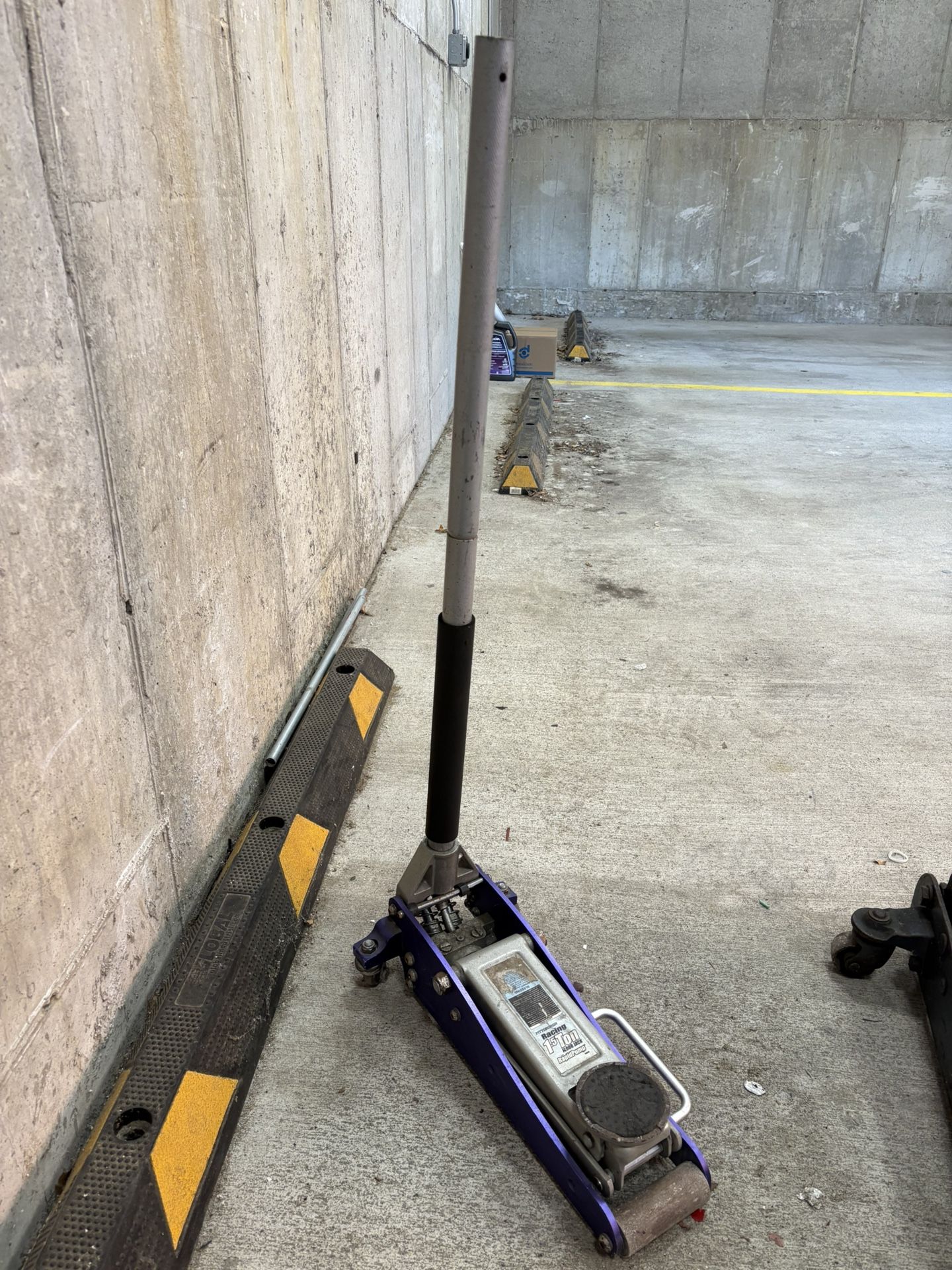 Pittsburgh Automotive 1.5 Ton Low-Profile Aluminum Racing Floor Jack with RAPID PUMP.